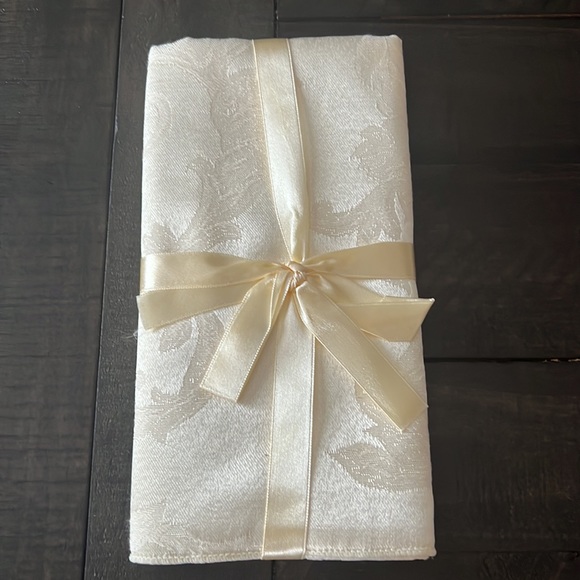 NWT - lot of holiday fine linen napkins! - Picture 3 of 8
